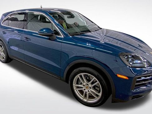 Used 2024 Porsche Cayenne w/ Premium Package AWD/4WD image 4