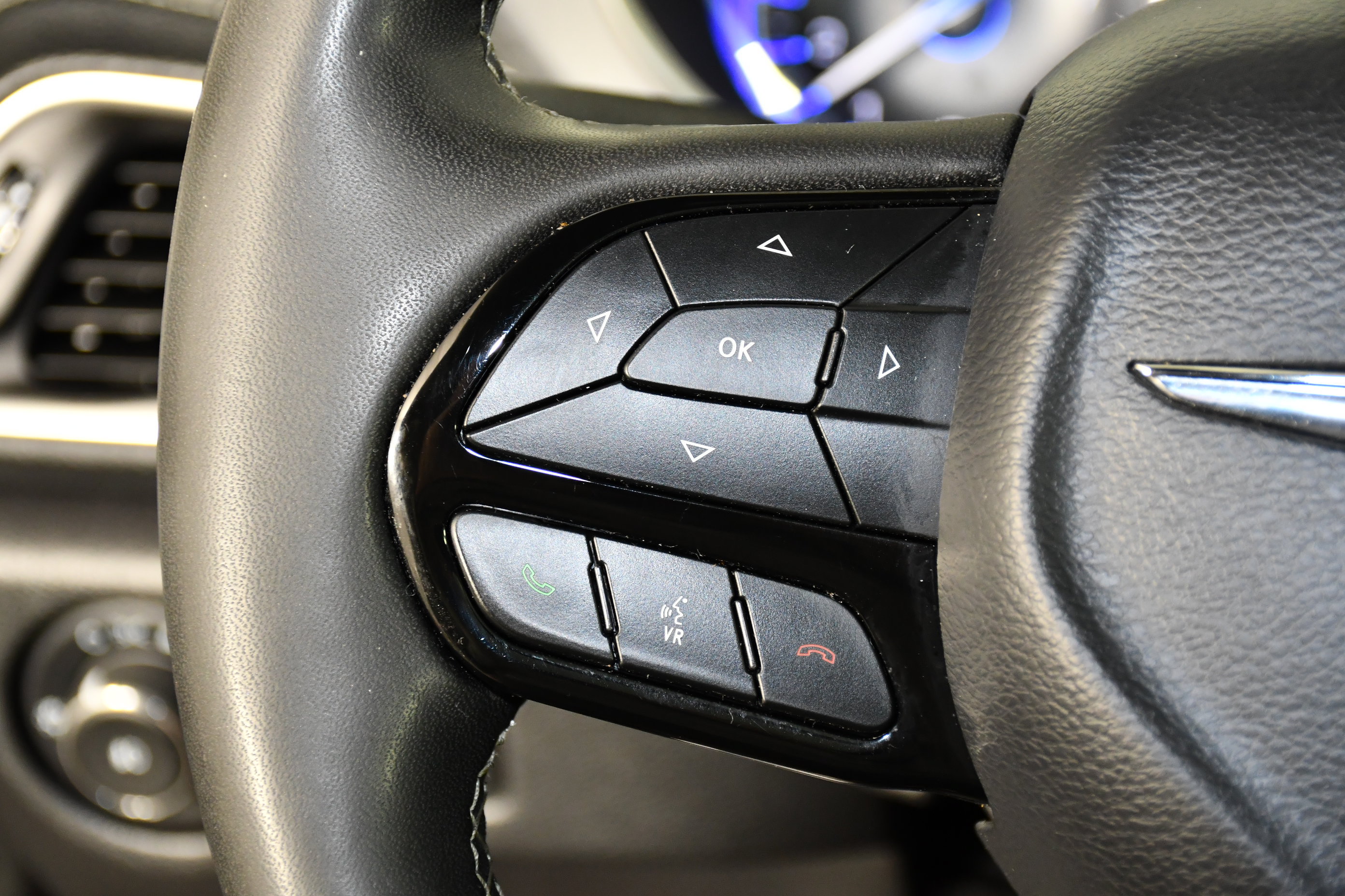 Used 2025 Chrysler Pacifica Limited FWD image 21