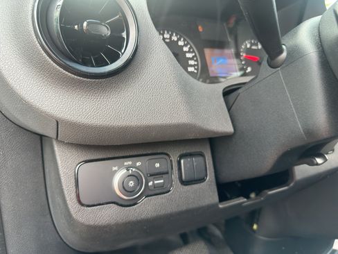 Used 2022 Mercedes-Benz Sprinter 2500 image 20