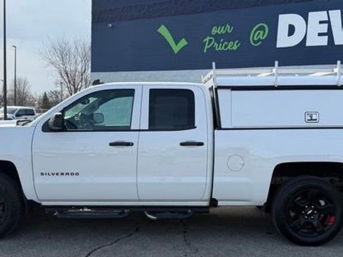 Used 2018 Chevrolet Silverado 1500 LT w/ Redline Edition image 2