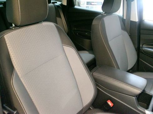 Used 2019 Ford Escape SE w/ Ford Safe & Smart Package FWD image 11