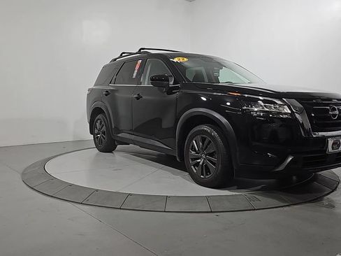 Used 2022 Nissan Pathfinder SV AWD/4WD image 8