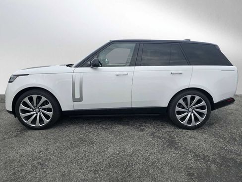 Used 2023 Land Rover Range Rover Autobiography image 2