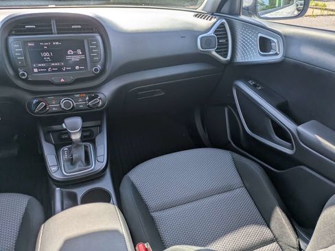 Used 2024 Kia Soul LX w/ Option Group 015 FWD image 17