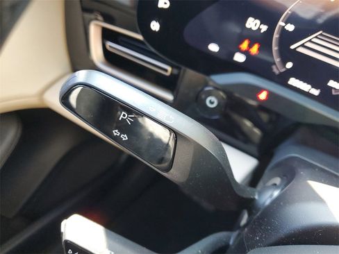 Used 2023 Porsche Taycan image 27