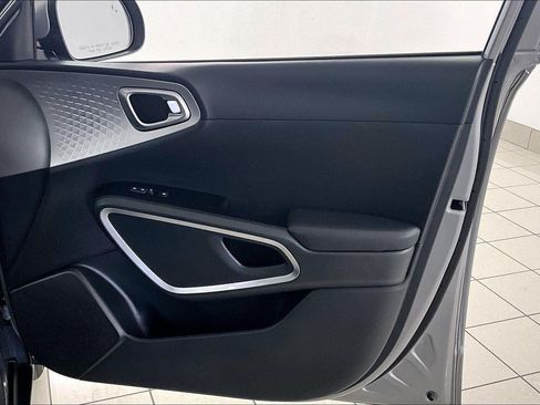 Used 2025 Kia Soul LX FWD image 27