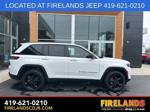 Used 2023 Jeep Grand Cherokee Altitude image 11