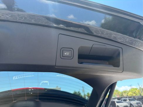 Used 2024 Cadillac XT4 Premium Luxury FWD image 39