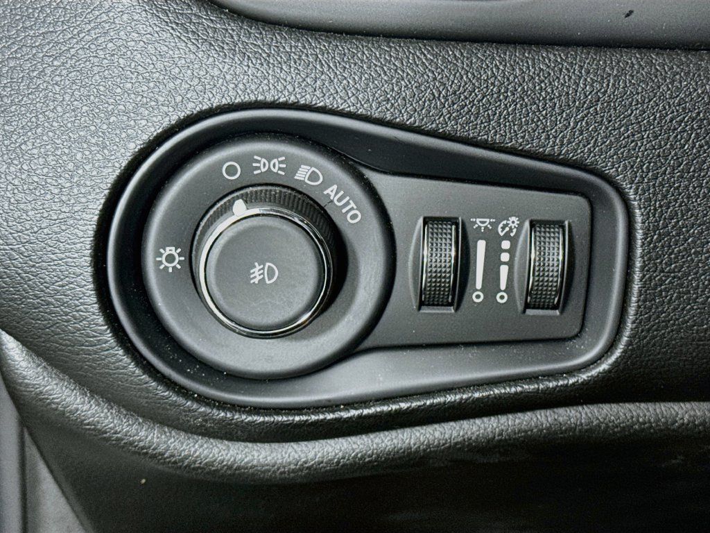 Used 2020 Jeep Renegade Trailhawk w/ Premium Leather Group AWD/4WD image 10