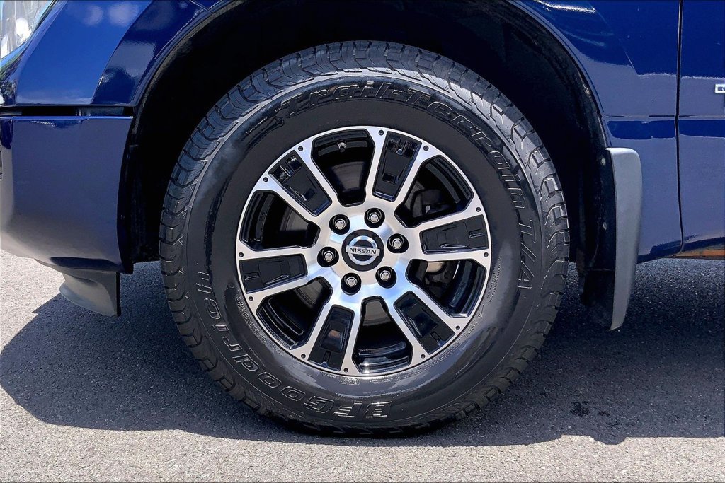 Used 2020 Nissan Titan SV w/ SV Convenience Package RWD image 9