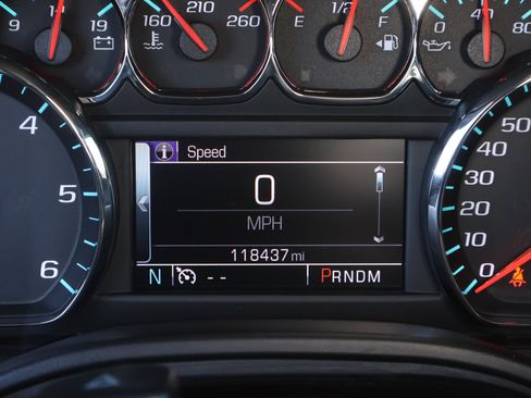 Used 2015 Chevrolet Suburban LT image 3