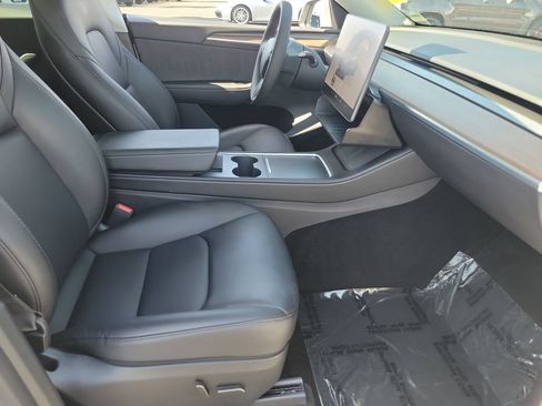 Used 2024 Tesla Model Y Long Range AWD/4WD image 16