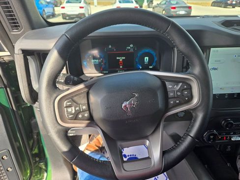 Used 2025 Ford Bronco Badlands image 10