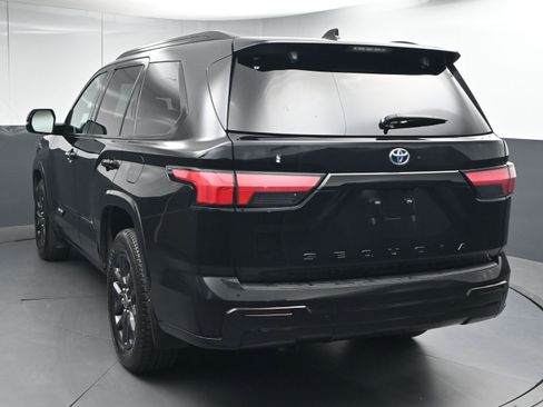 Used 2023 Toyota Sequoia Platinum image 7