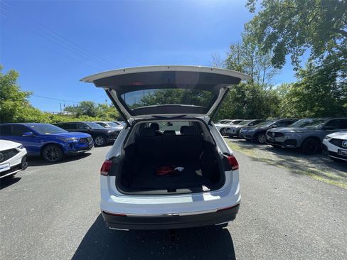 Used 2021 Volkswagen Tiguan SEL AWD/4WD image 24