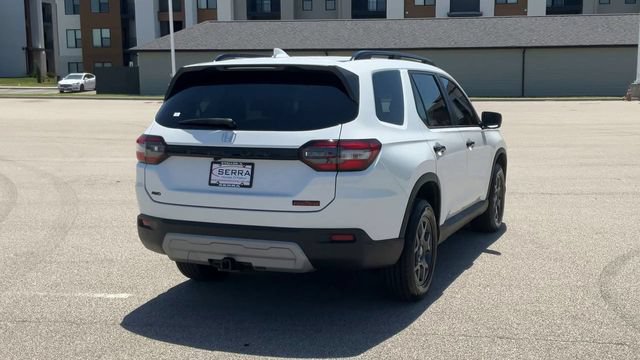 Used 2025 Honda Pilot TrailSport image 8