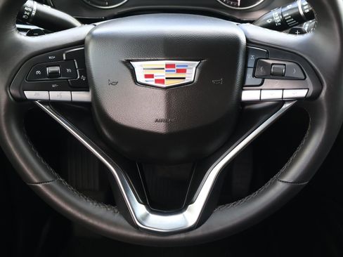 Used 2025 Cadillac XT6 Luxury image 14