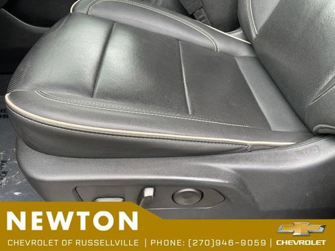 Used 2024 GMC Yukon SLT RWD image 6