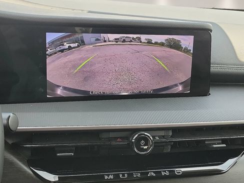 Used 2025 Nissan Murano SV AWD/4WD image 16