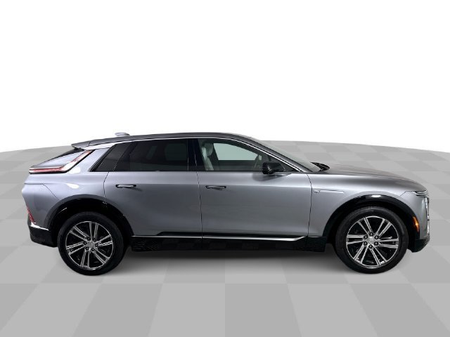 Used 2024 Cadillac Lyriq Luxury AWD/4WD image 9