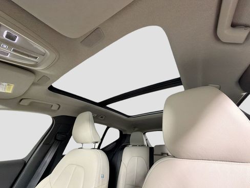 Certified 2023 Volvo XC40 B5 Plus AWD/4WD image 20