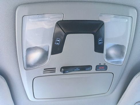 Used 2020 Toyota Sienna LE w/ Carpet Mat Package FWD image 15