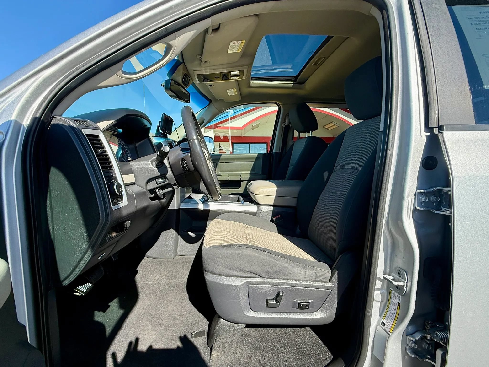Used 2011 RAM 3500 SLT w/ Technology Group AWD/4WD image 9