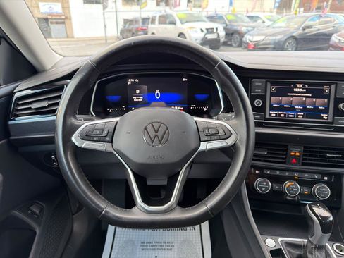 Used 2024 Volkswagen Jetta SE FWD image 31
