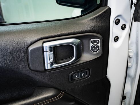 Used 2021 Jeep Wrangler Unlimited Sahara image 24