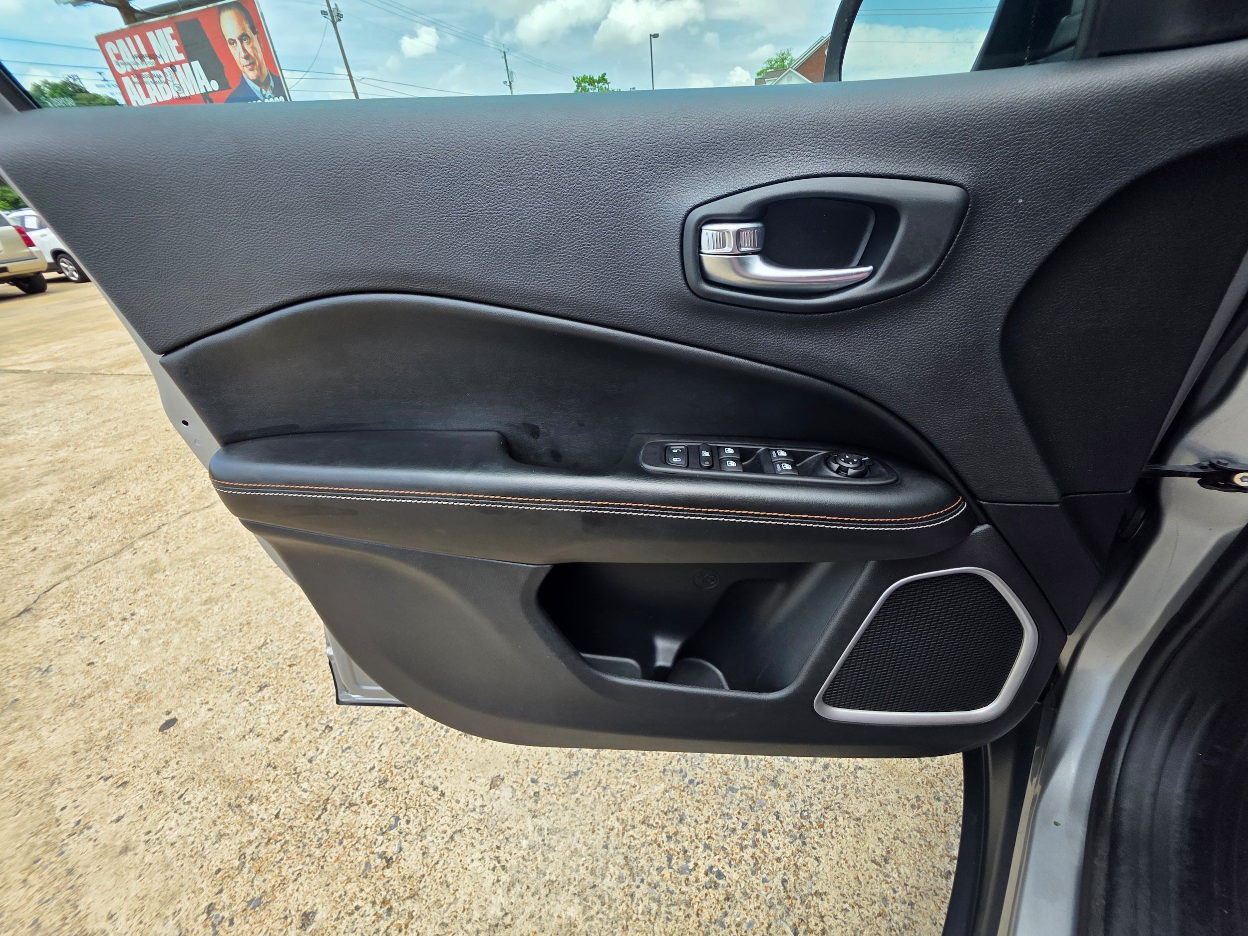 Used 2019 Jeep Compass Latitude w/ Cold Weather Group AWD/4WD image 13