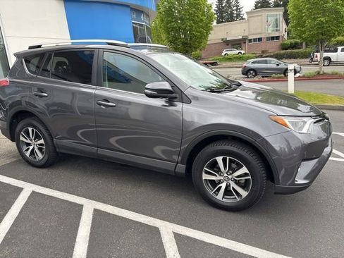 Used 2016 Toyota RAV4 XLE AWD/4WD image 8