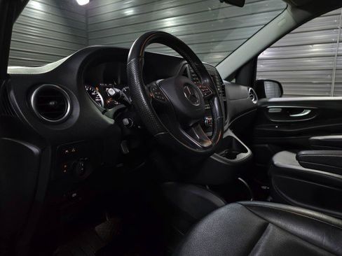 Used 2019 Mercedes-Benz Metris Passenger image 11