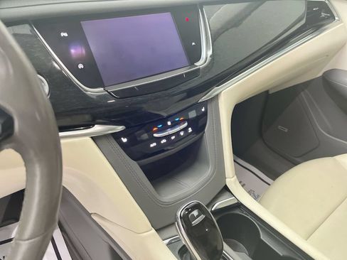 Used 2020 Cadillac XT6 Premium Luxury FWD image 19