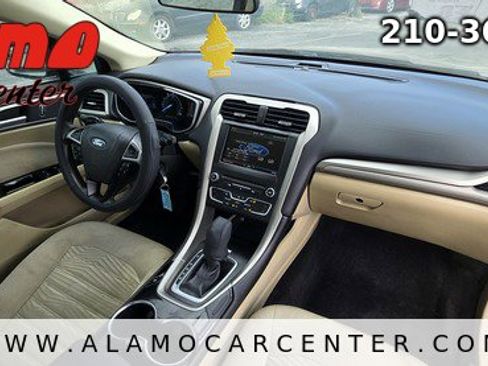 Used 2016 Ford Fusion SE FWD image 15