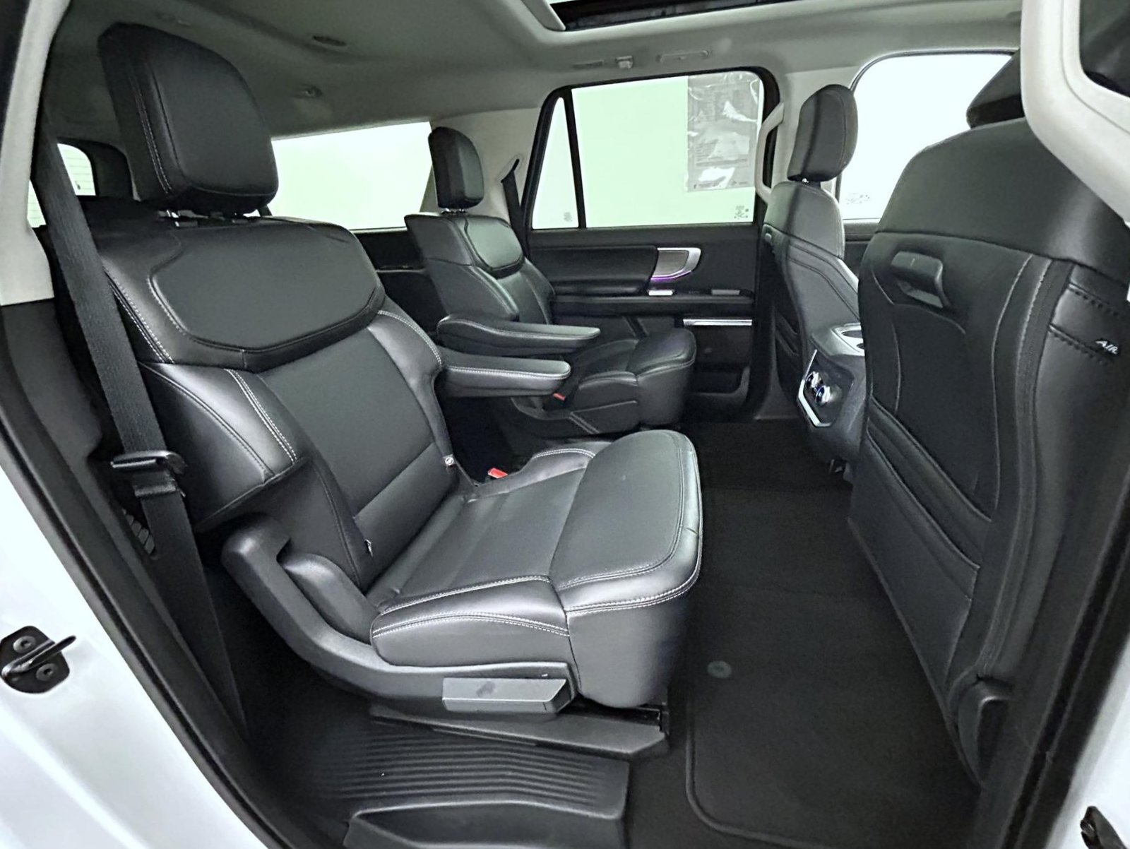 Used 2025 Ford Expedition Max Platinum AWD/4WD image 19