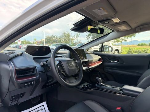 Used 2025 Toyota Prius Plug-In Hybrid FWD image 25
