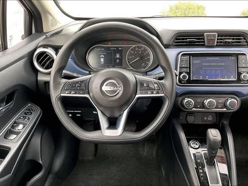 Used 2024 Nissan Versa SV image 4