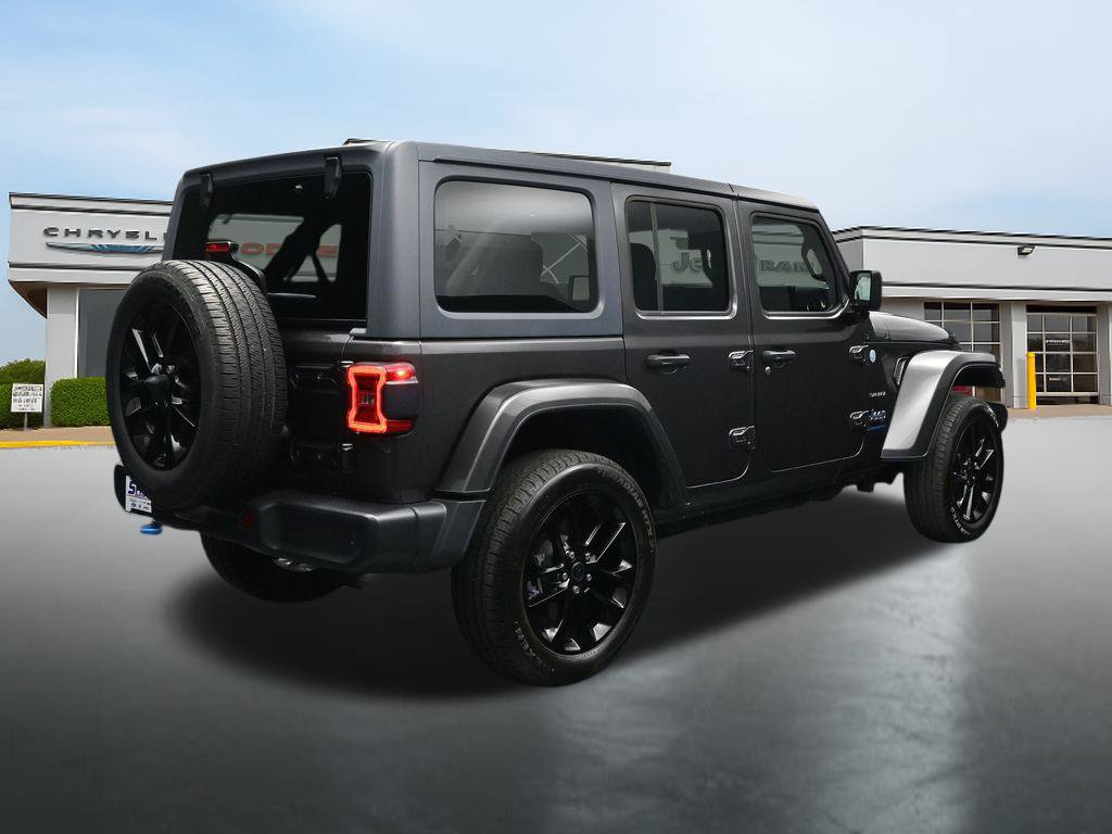Used 2024 Jeep Wrangler Unlimited Sahara w/ Technology Group AWD/4WD image 5