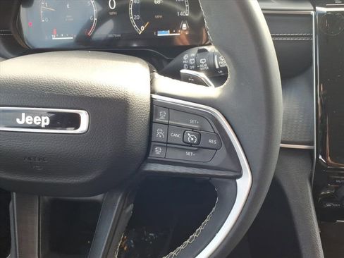 Used 2023 Jeep Grand Cherokee Laredo image 15