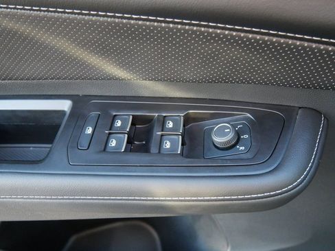 Used 2025 Volkswagen Atlas Cross Sport SE image 16