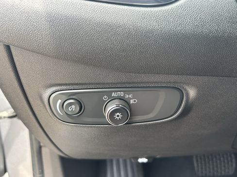 Certified 2024 Chevrolet Equinox LS w/ LS Convenience Package FWD image 32