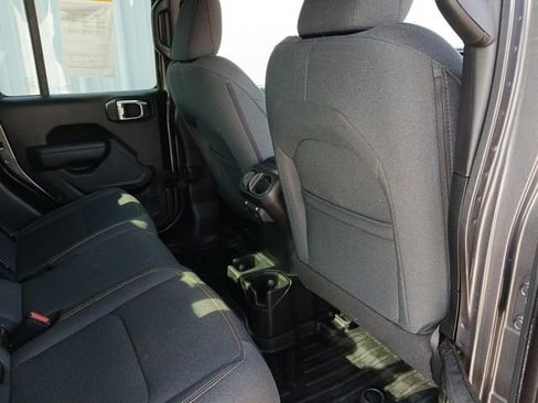 Used 2025 Jeep Gladiator Sport image 40