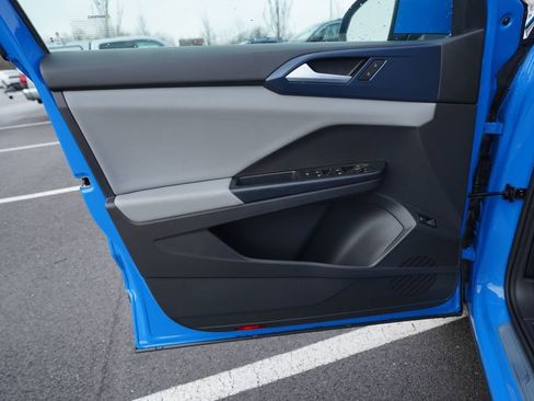 Used 2023 Volkswagen Taos SE w/ Panoramic Sunroof Package image 14