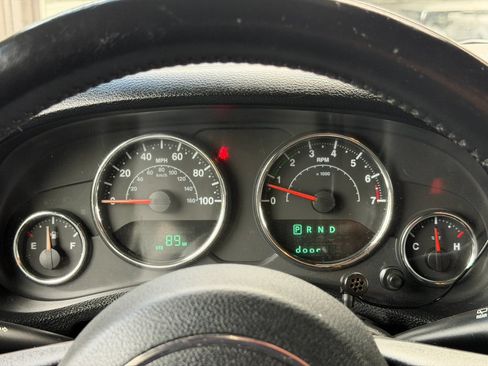 Used 2018 Jeep Wrangler Unlimited Sahara AWD/4WD image 33