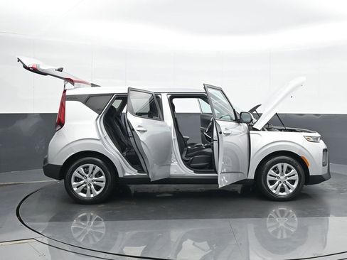 Used 2021 Kia Soul LX image 26