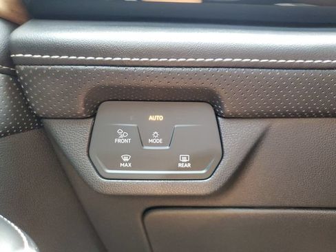 Certified 2024 Volkswagen Atlas SE w/ Panoramic Sunroof Package FWD image 28