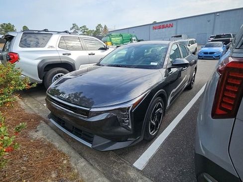 Certified 2025 Kia K4 EX image 2