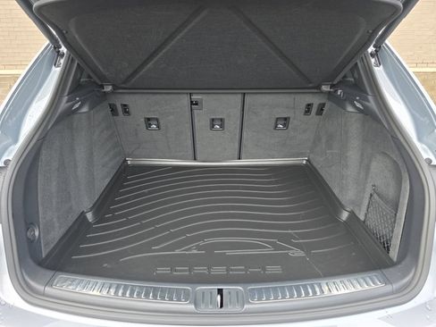 Certified 2024 Porsche Macan image 37