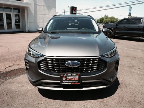 Used 2024 Ford Escape Platinum AWD/4WD image 2