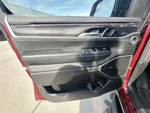 Used 2024 Jeep Wagoneer 4WD w/ Premium Group I image 23